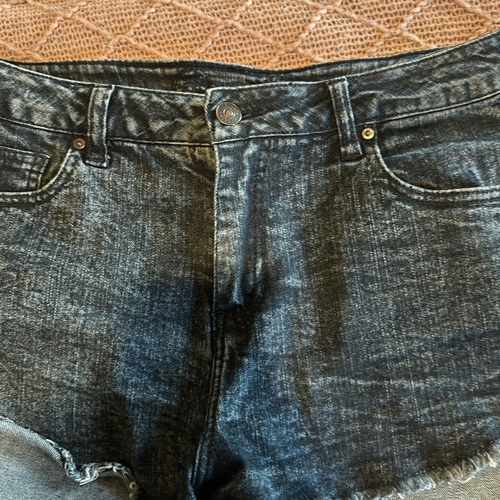 Delia’s Dark Acid Wash Shorts - Picture 2 of 4